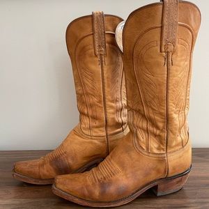 Beautiful size 6 Lucchese boots in a neutral camel/tan color